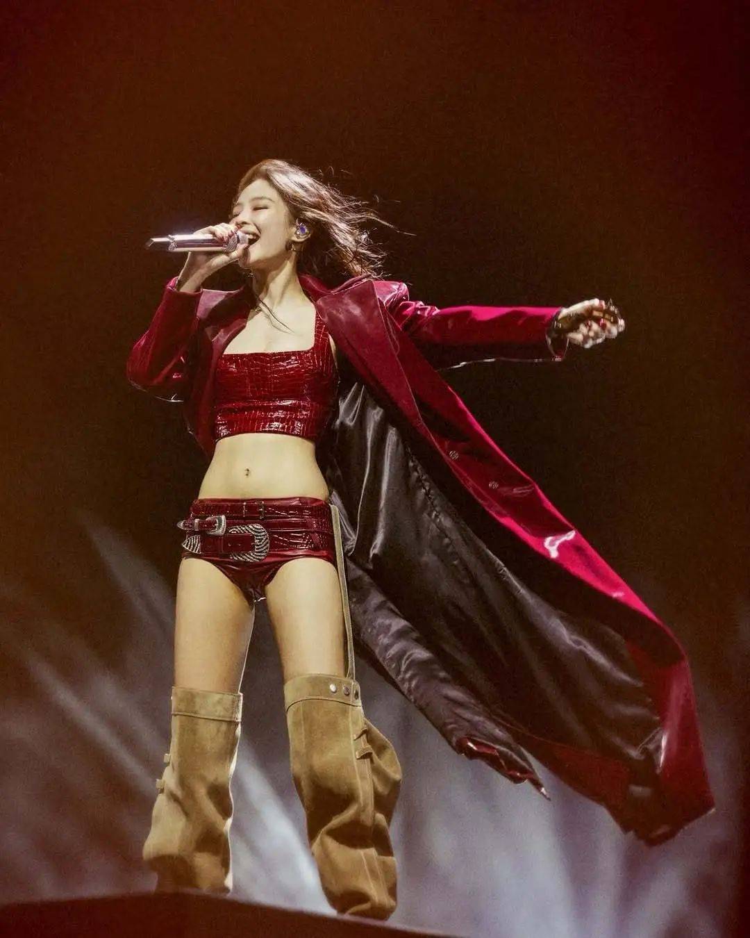 Like Jennie，燃爆科切拉舞台！