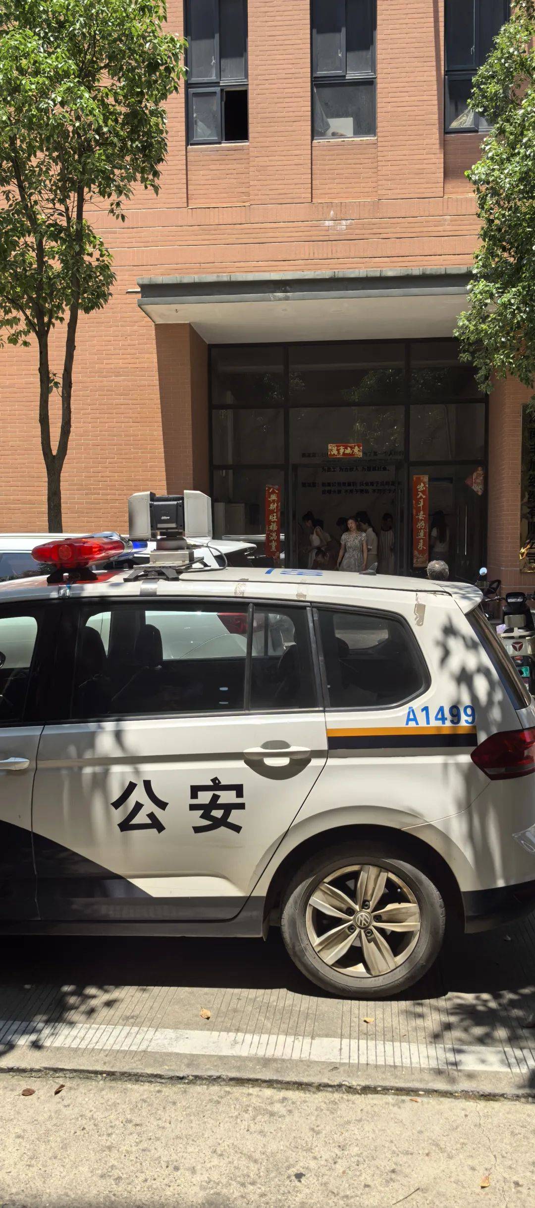 长沙一消费者称买到不达标电缆，公司负责人推搡记者砸坏摄像机，律师：刑事立案概率高