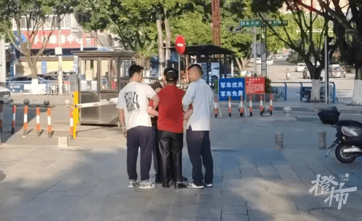 水库涵洞白骨案告破！为几千块杀人，躲了34年，被捕时他用的还是电话手表