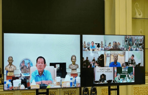 洪森晒图驳斥“已搭乘专机飞往中国”传言：没有逃往任何地方，正在柬埔寨共同部署作战行动