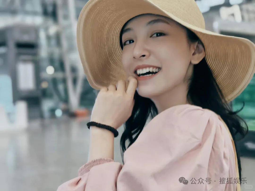 离婚三年又被拍到亲密逛超市，他俩这是纯带娃还是真复合了？