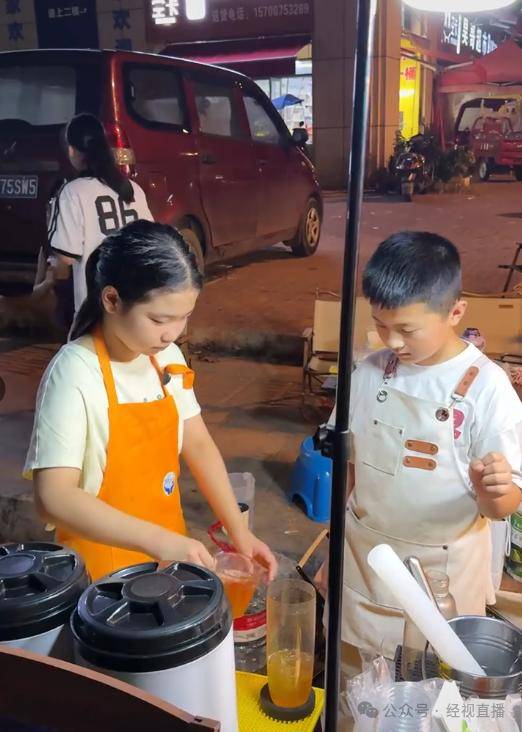 11岁小学生暑期摆摊卖奶茶月入4000元！母亲回应