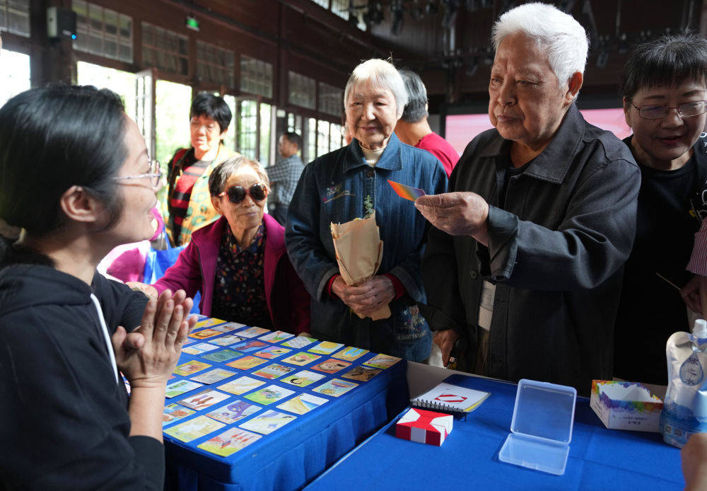 经济政策一线微观察｜从生存需求到品质追求——看养老到“享老”如何加速释放银发市场新活力