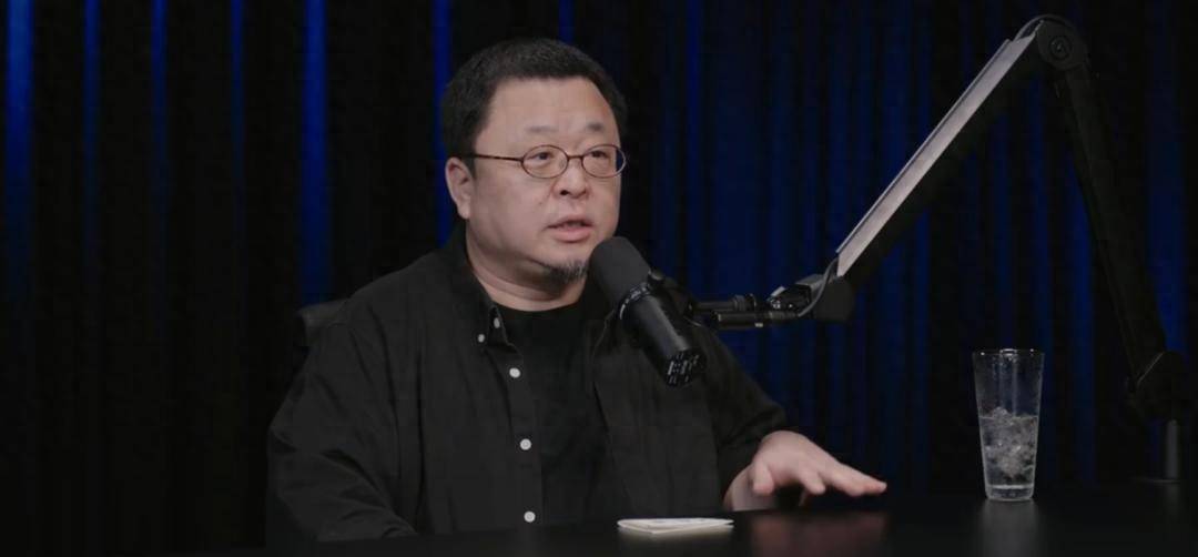 李想落泪感谢王兴,透露家里老婆管钱