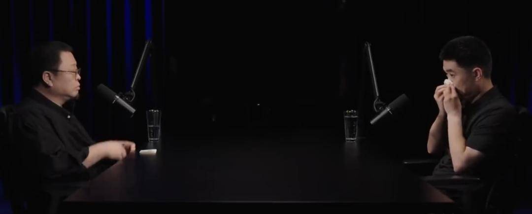 李想落泪感谢王兴,透露家里老婆管钱