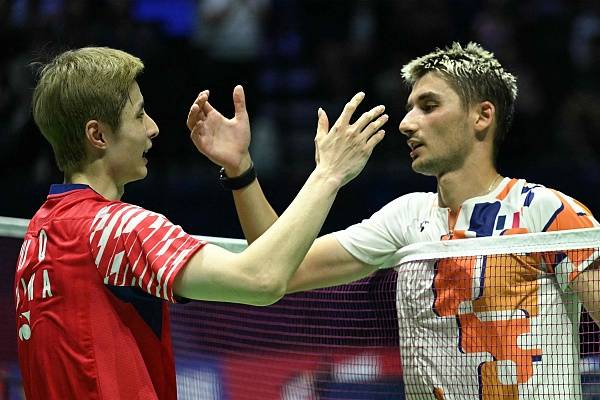 羽毛球世锦赛｜石宇奇翁泓阳反客为主连胜“中法对决”，国羽男单确保四强名额