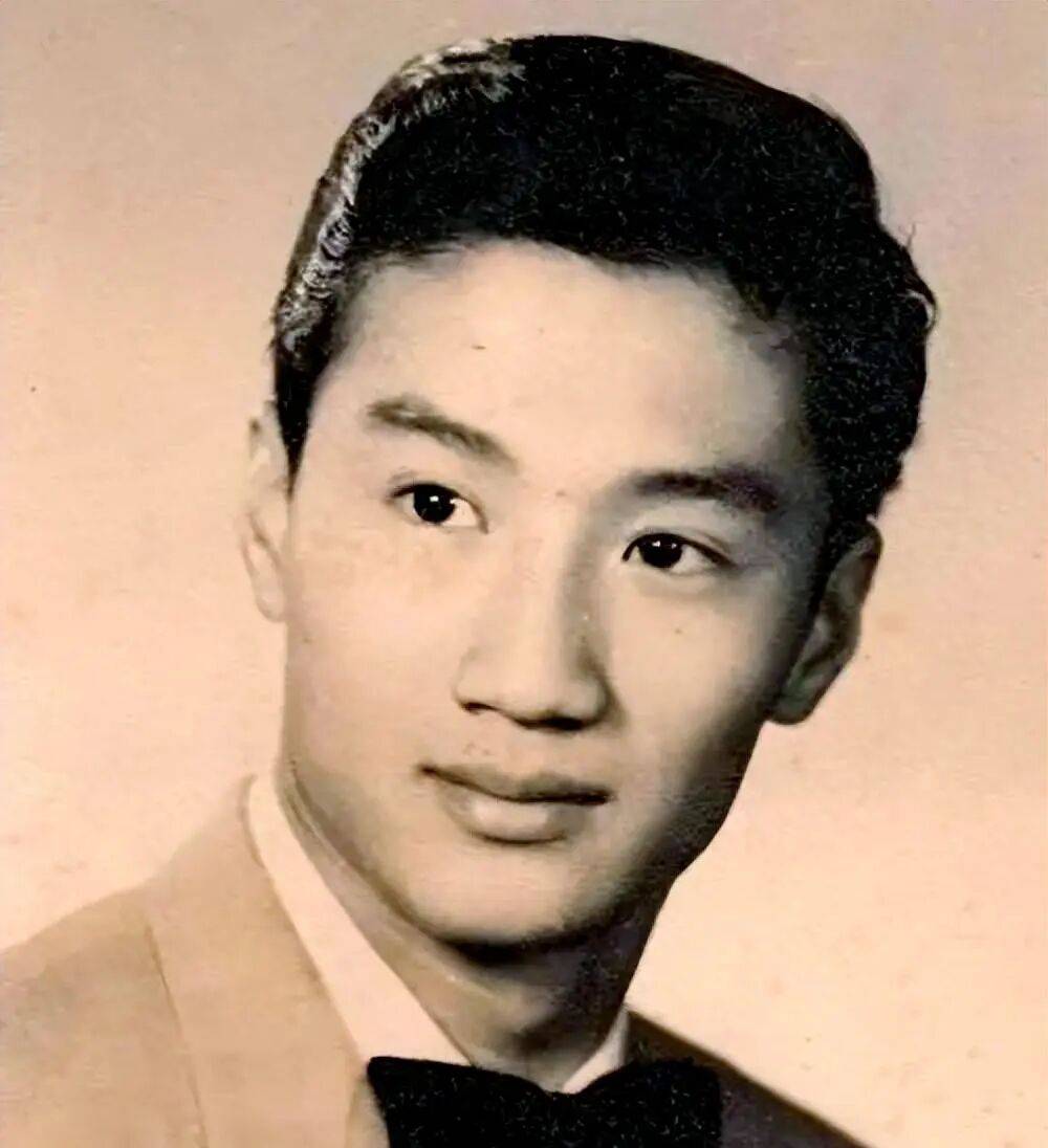 考古|89岁谢贤现身依旧时髦！与小49岁女友分手后开搞事业，疑已交代后事的他太潇洒