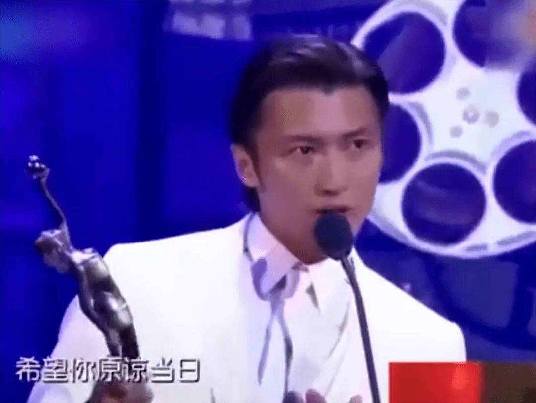 考古|89岁谢贤现身依旧时髦！与小49岁女友分手后开搞事业，疑已交代后事的他太潇洒