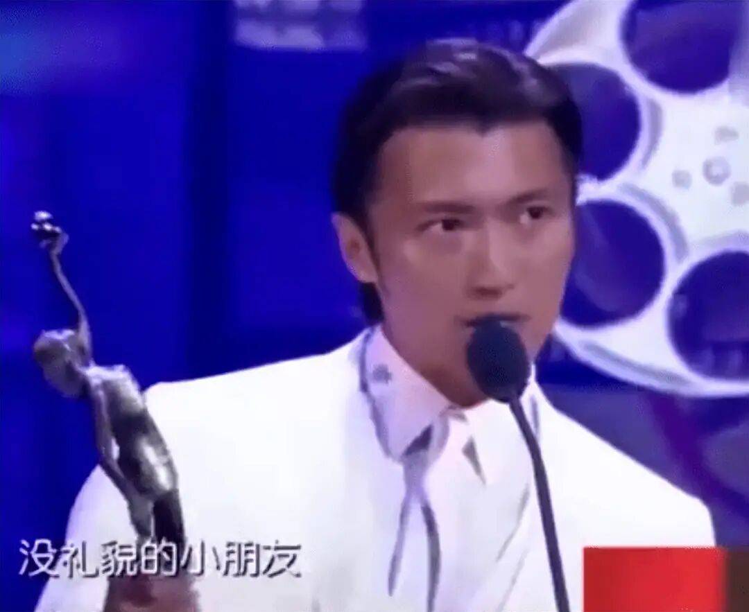 考古|89岁谢贤现身依旧时髦！与小49岁女友分手后开搞事业，疑已交代后事的他太潇洒