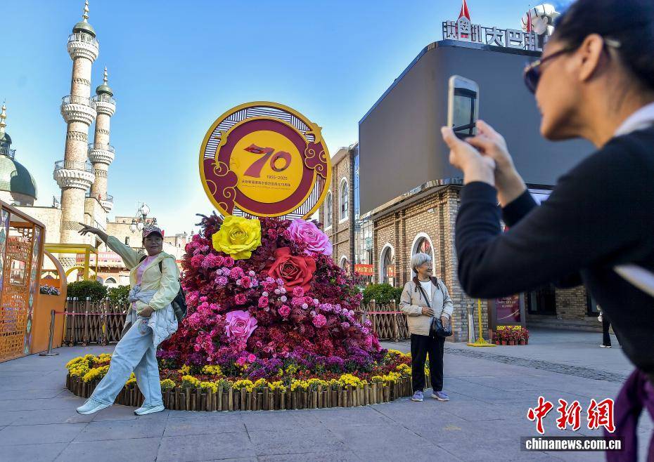 乌鲁木齐“盛装”迎接新疆维吾尔自治区成立70周年