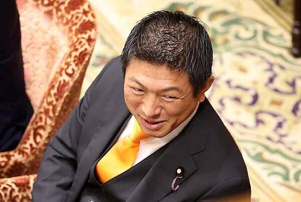 高市早苗，又行了？