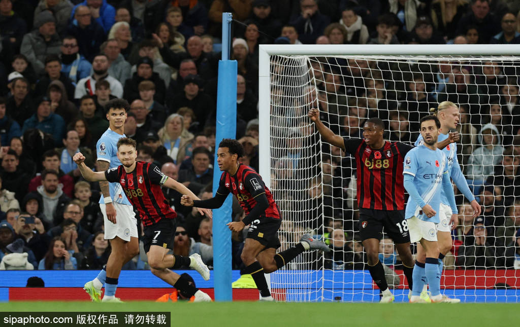 曼城3-0大胜利物浦！杜库独造三球，萨拉赫单刀被神扑，蓝月亮主场统治红军