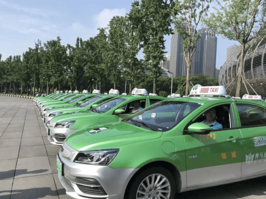 成都女子凌晨打车疑遇“连环套” 套牌“黑出租”卷走万元手机｜云投诉