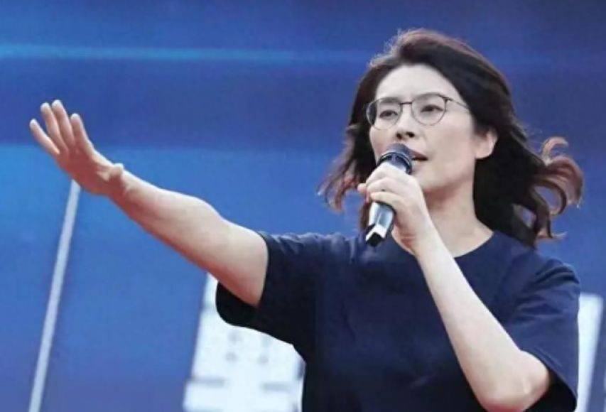 果然没让大陆失望！福建舰刚入列第3天，郑丽文代表国民党，作出一个事关两岸重要承诺