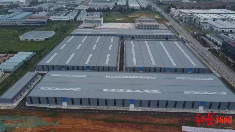 刚亮相就爆单！“成都造”全球首款150英寸菲涅尔光学屏幕订单已排到明年｜冲刺四季度