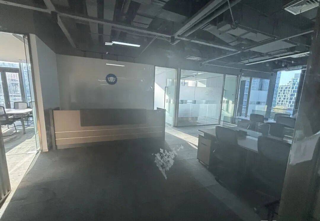 突然爆雷！人去屋空，电话停机…不少人慌了：刚付了钱，平台跑路？