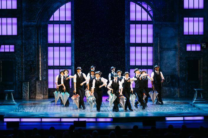 每场演出要用6吨温水，原版音乐剧《雨中曲》将在成都上演